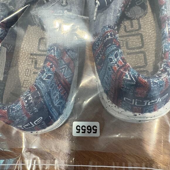 Hey Dude Wally Funk Shoes Mens Size 8 Gray Tribe Print Casual Lightweight Loafer - Picture 10 of 10